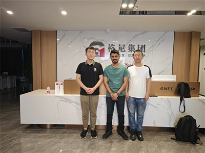 탄자니아 고객이 방문하여 C11000 구리 튜브 주문에 서명했습니다.
